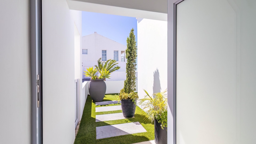 4 Bedroom Property for Sale in Sandy Point Beach Estate Western Cape